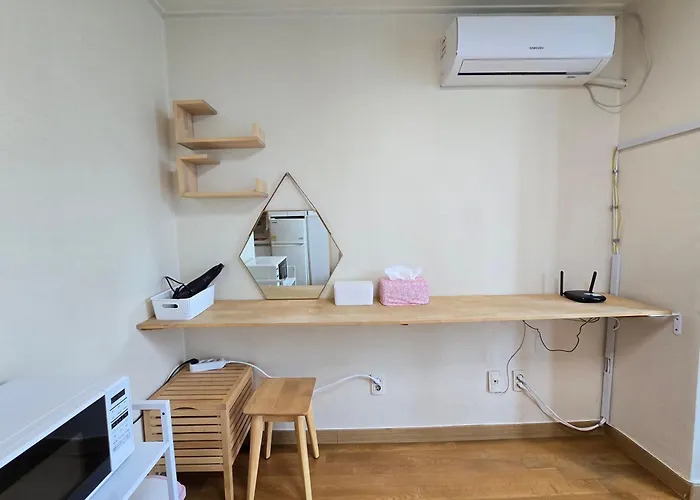 The Nearest To Sinchon Station Line 2 - Spacious Modern * Seúl