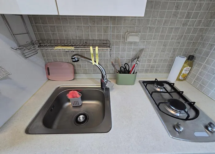 The Nearest To Sinchon Station Line 2 - Spacious Modern Apartamento
