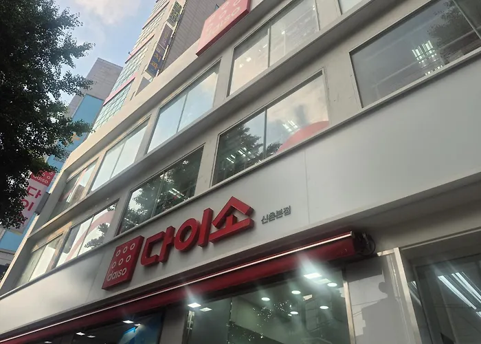 The Nearest To Sinchon Station Line 2 - Spacious Modern Apartamento
